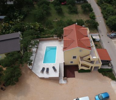 Apartmaji Šara - with pool: A1(4+2), A2(2+2), A3(2+2) Drage - Riviera Biograd 