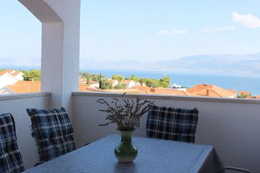 Apartmaji Lucia - terrace with sea view : A1(4+1), A2(4+1) Supetar - Otok Brač 