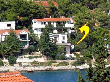 Apartmaji Dane - 30m from the sea: A1(4+1), A2(4+1), A3(3+2), A4(2+3) Okrug Gornji - Otok Čiovo 