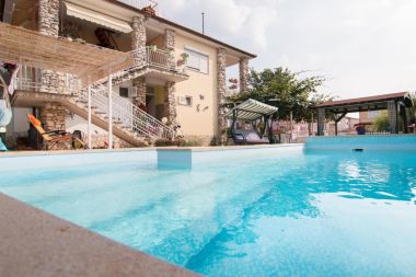  Nada - with private pool: SA1(2), SA2(2), A3(4) Fažana - Istra 