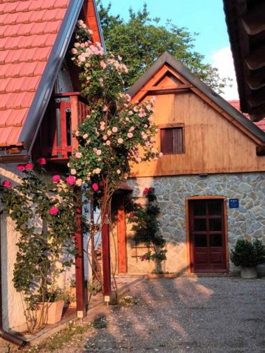 Apartmaji Mimi - countryside cottage: A1(2) Plaški - Kontinentalna Hrvaška
