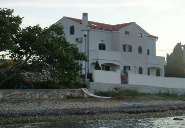 Apartmaji Azur - 10 m from sea: A1(4), SA2(2+1) Ilovik (Otok Ilovik) - Otok Lošinj 
