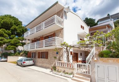Apartmaji Ante M - 100 m from beach: A1(4+2), A2(4+2), C3(2) Brela - Riviera Makarska 