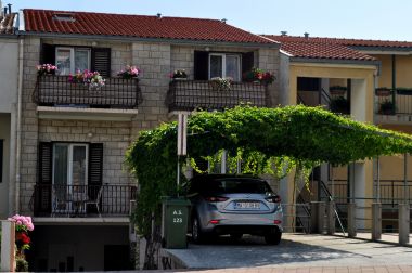 Apartmaji in sobe Ljuba - 130 meter from sea SA1(2), SA2(2), SA6(2), A4(2+1), R3(2+1), R7(2+1) Makarska - Riviera Makarska 