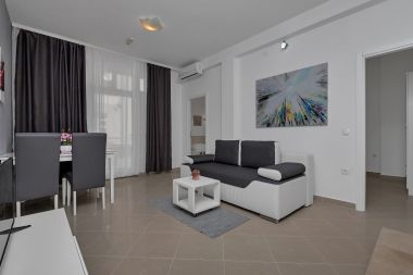 Apartmaji Petar - 200 m from beach: A1(4) Makarska - Riviera Makarska 