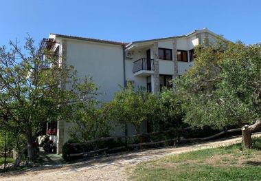 Apartmaji Antisa - with playground: A1 jug(4+1), A2 sjever(4) Tučepi - Riviera Makarska 