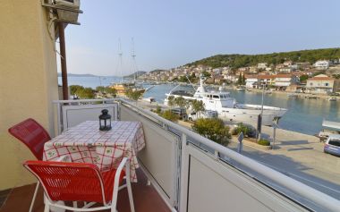 Apartmaji Ive - with sea view: A1(2+1), A2(4) Tisno - Otok Murter 