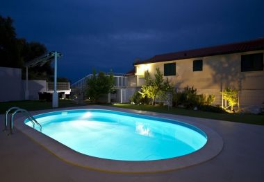 Hiša za počitnice Miho - with pool : H(12+4) Omiš - Riviera Omiš  - Hrvaška 