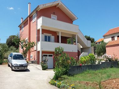 Apartmaji Mare - with large terrace : A1(5+2) Dobropoljana - Otok Pašman 