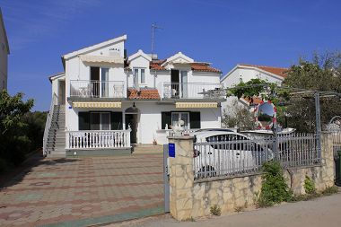 Apartmaji Vik - 250 m from beach A1(4+2), A2(3+1), A3(2+1), SA4(2) Brodarica - Riviera Šibenik 