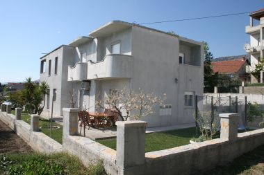 Apartmaji Ivica - parking: A1(4+2), A2(4+1) Kastel Gomilica - Riviera Split 