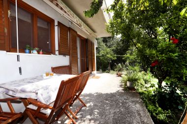 Apartmaji Lidia - barbecue: A1(2+2) Kastel Stari - Riviera Split 