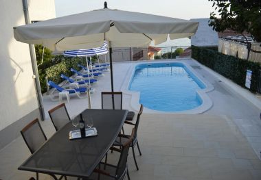 Apartmaji Vin - with pool; A1(6+2), A2(6+2), A3(5+2) Podstrana - Riviera Split 