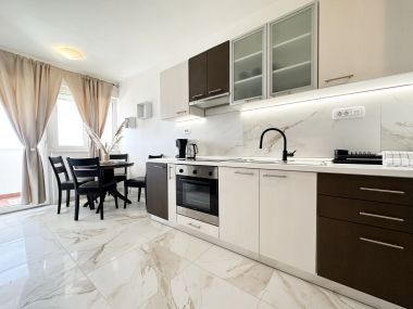 Apartmaji Maja - free Wifi: A1(2+1) Split - Riviera Split 
