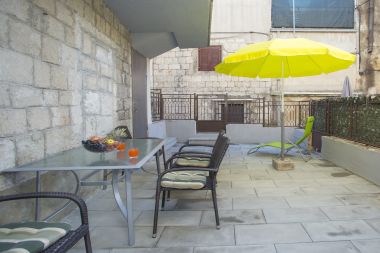 Apartmaji Zdrav - with big terrace: A1(4) Split - Riviera Split 