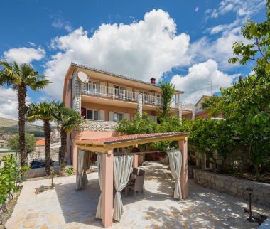 Apartmaji Dora - free parking: A1(4), SA2(3) Trogir - Riviera Trogir 