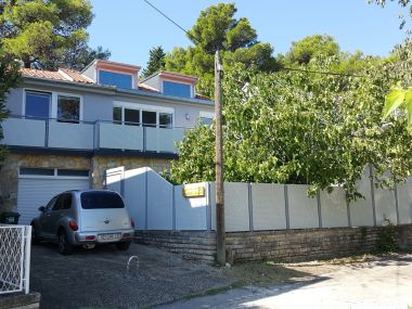 Apartmaji Robi - 100 meters to the beach A1(2+1), A2(4+1), A3(4) Donji Karin - Riviera Zadar 