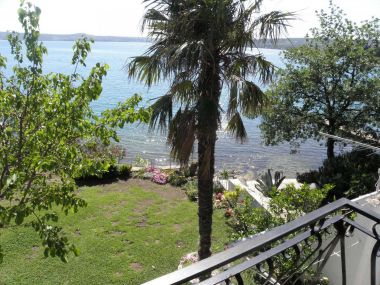 Apartmaji Vlatkica - 10 m from beach: A1 Vlatkica(4), A2 Lea(4) Maslenica - Riviera Zadar 