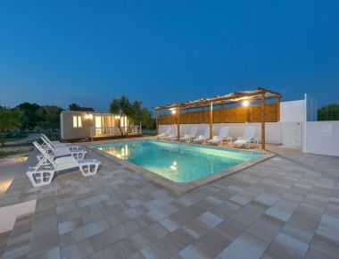 Apartmaji Ani - with pool : SA4(2), A5(2+2), A6(2+2) Privlaka - Riviera Zadar 