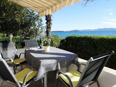 Hiša za počitnice Villa Petar 2 - 10m from sea: H(4) Zadar - Riviera Zadar  - Hrvaška 