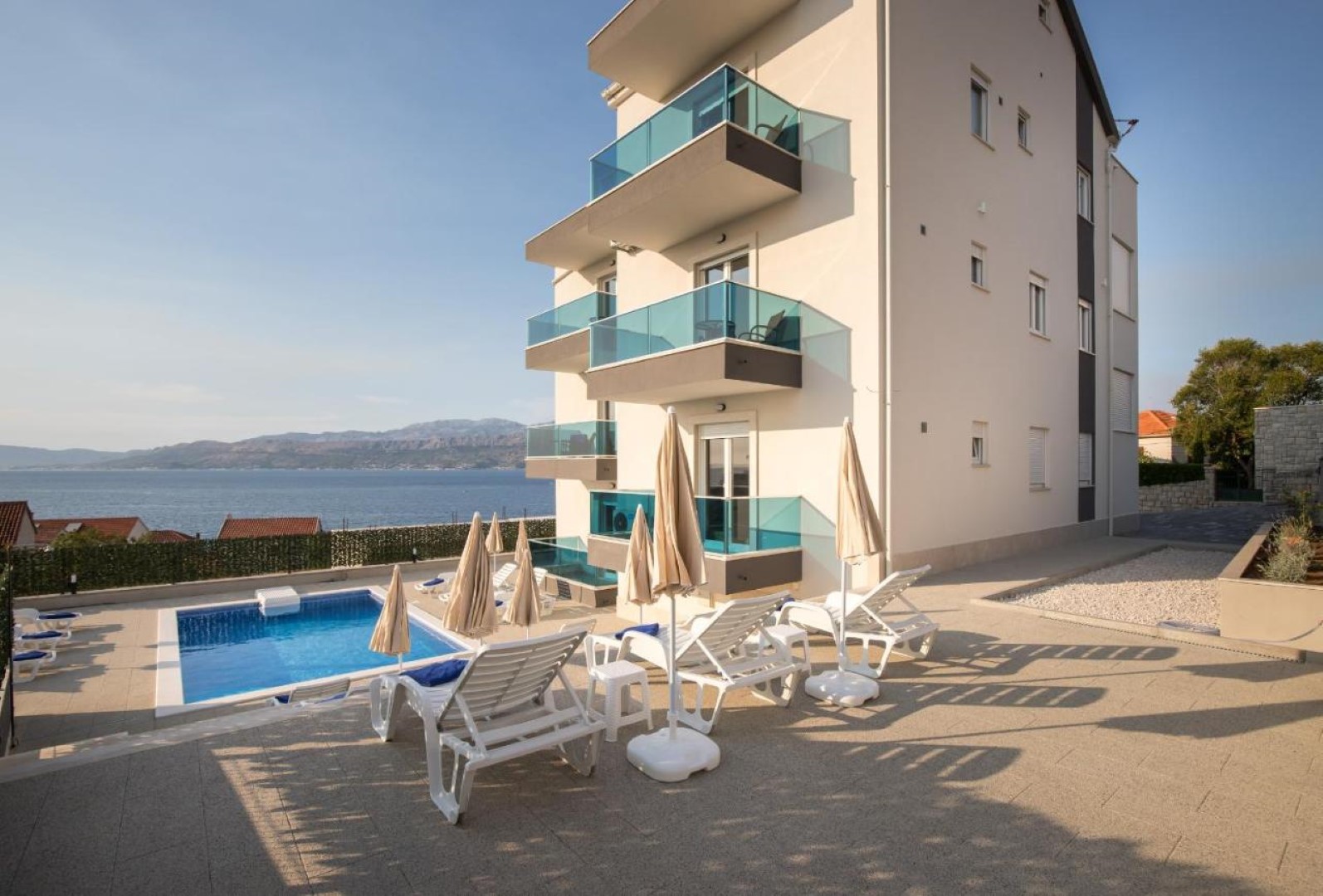 Apartmaji Dragan - with pool and seaview: A2(4), A3(5) Postira - Otok Brač 