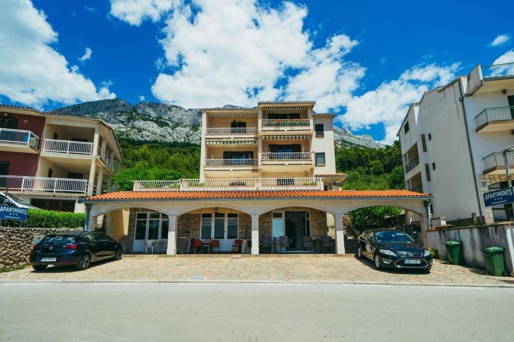 Apartmaji Nada - close to the sea and sea view A1(6), A2(4+1) Brela - Riviera Makarska 
