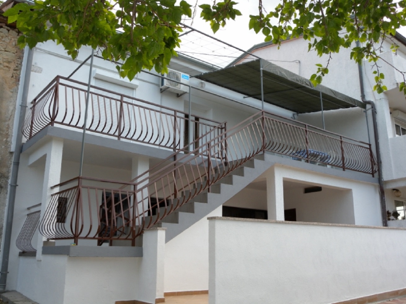 Apartmaji Per - sea view & parking space: A1(4) Banjol - Otok Rab 