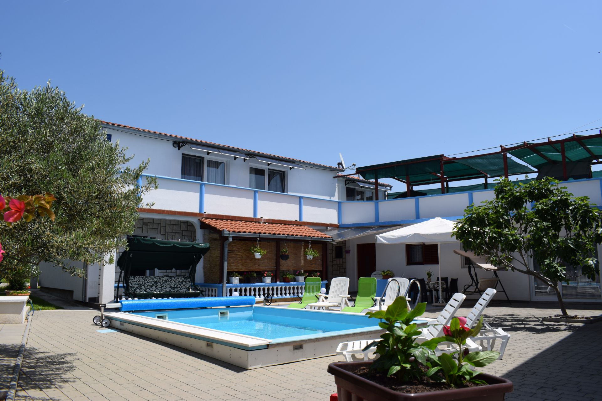Apartmaji Den - with pool: B1(2+2), A2(2+2), C3(2+2) Tribunj - Riviera Šibenik 