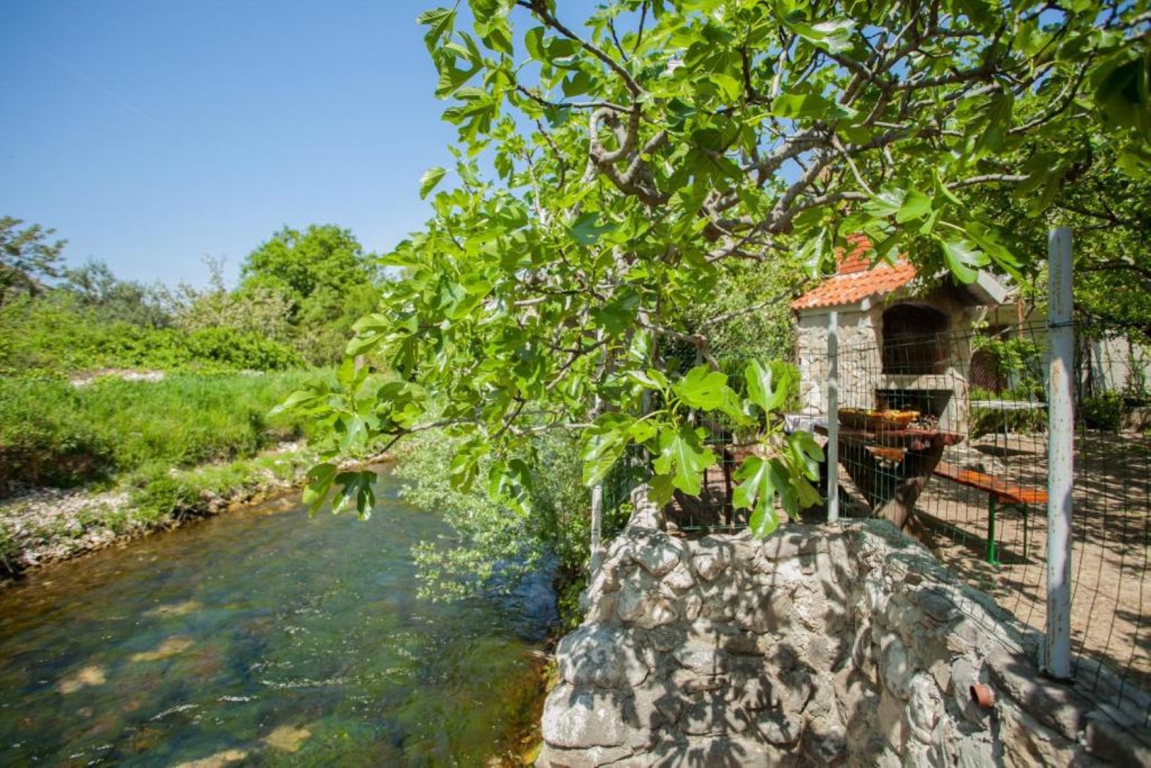 Hiša za počitnice River-directly to the river: H(2+2) Žrnovnica - Riviera Split  - Hrvaška 