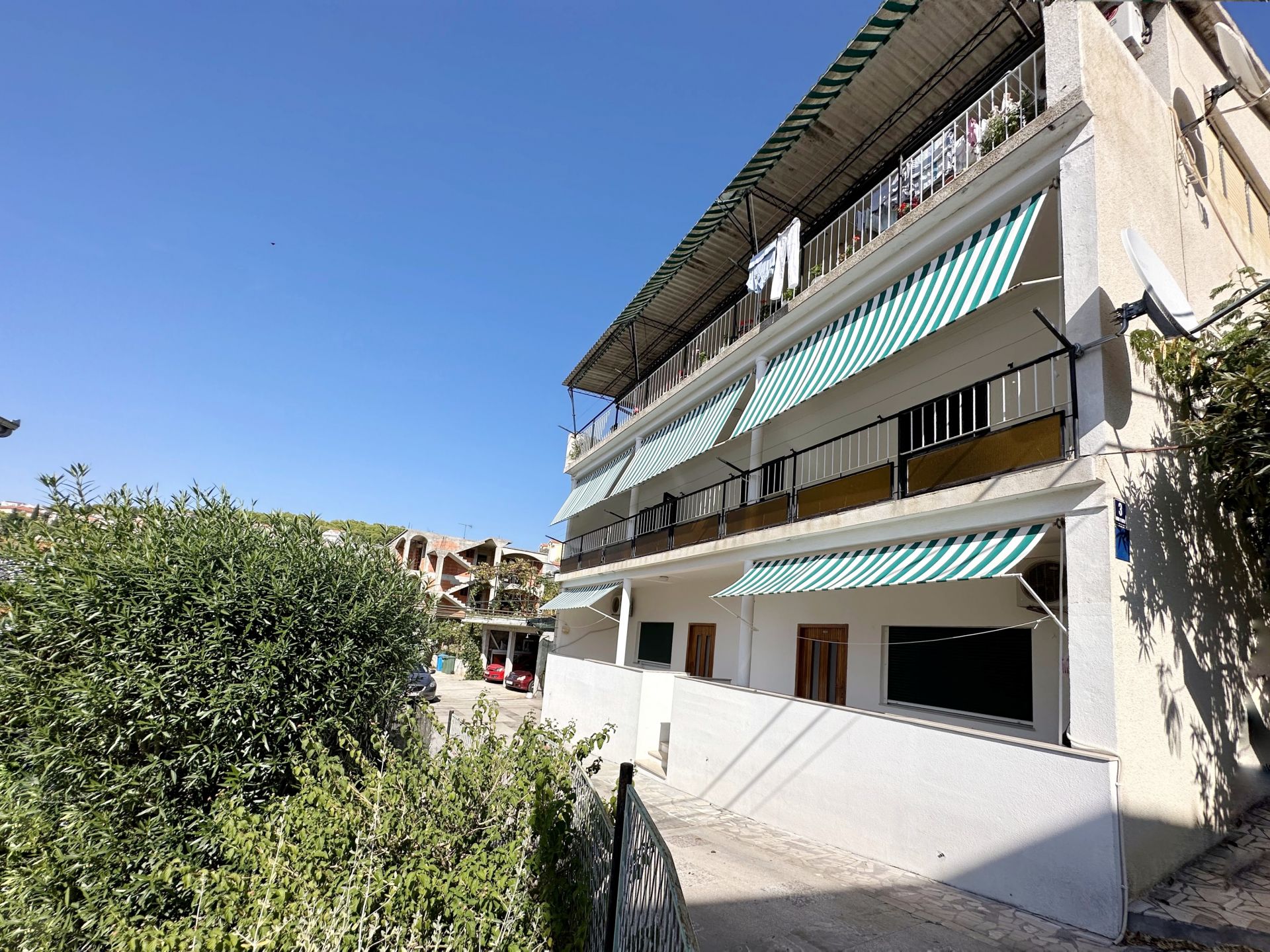 Apartmaji Kaza - 50m from the beach with parking: A1(2), A2(2), A3(6) Trogir - Riviera Trogir 