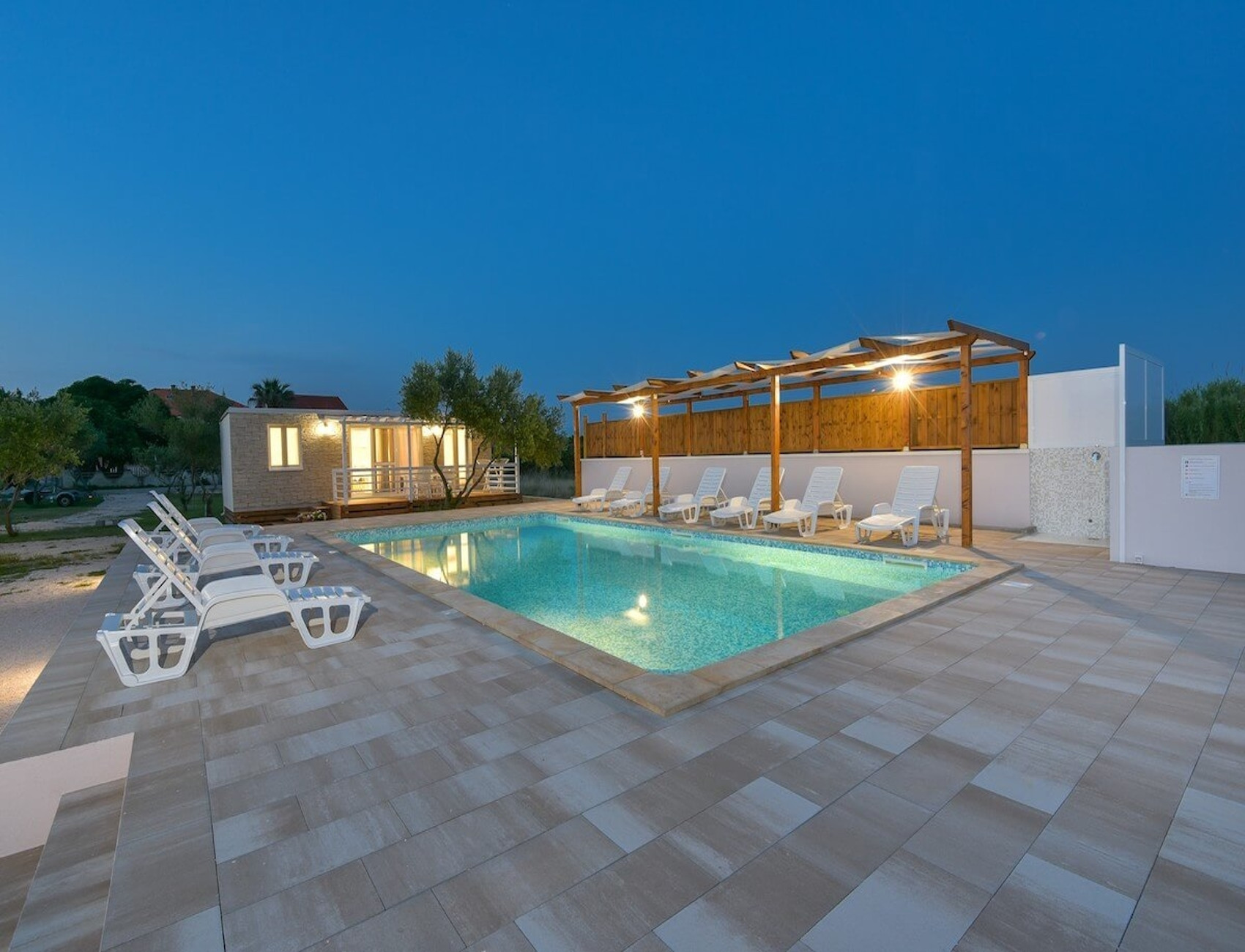 Apartmaji Ani - with pool : SA4(2), A5(2+2), A6(2+2) Privlaka - Riviera Zadar 