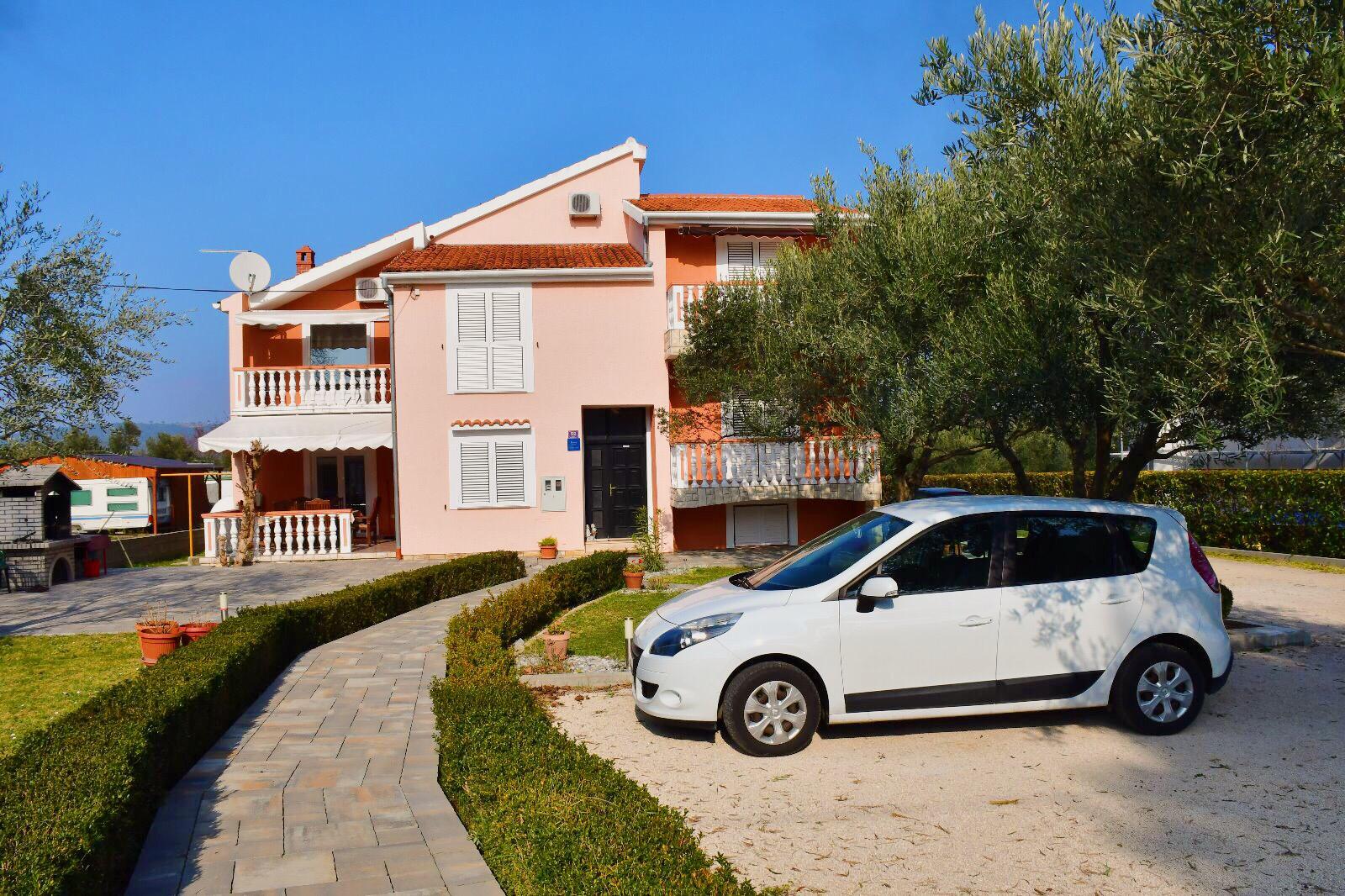 Apartmaji Darko - 30 m from beach : A2(3+1), A4(3), SA5(3) Sukošan - Riviera Zadar 