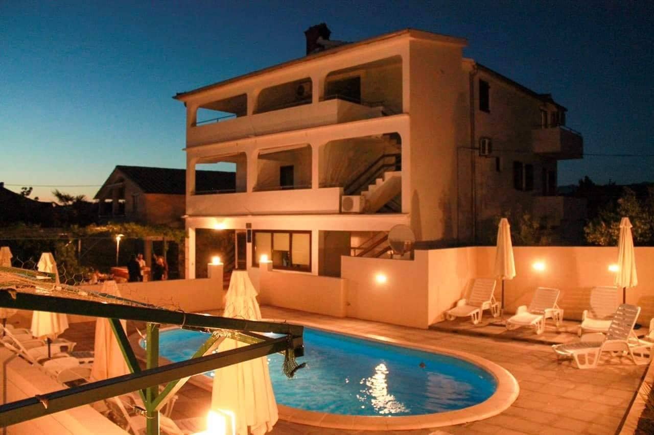 Apartmaji Nenad - with pool; A1(4+1), A2(4+1), SA3(3), SA4(3), A5(2+2) Vrsi - Riviera Zadar 